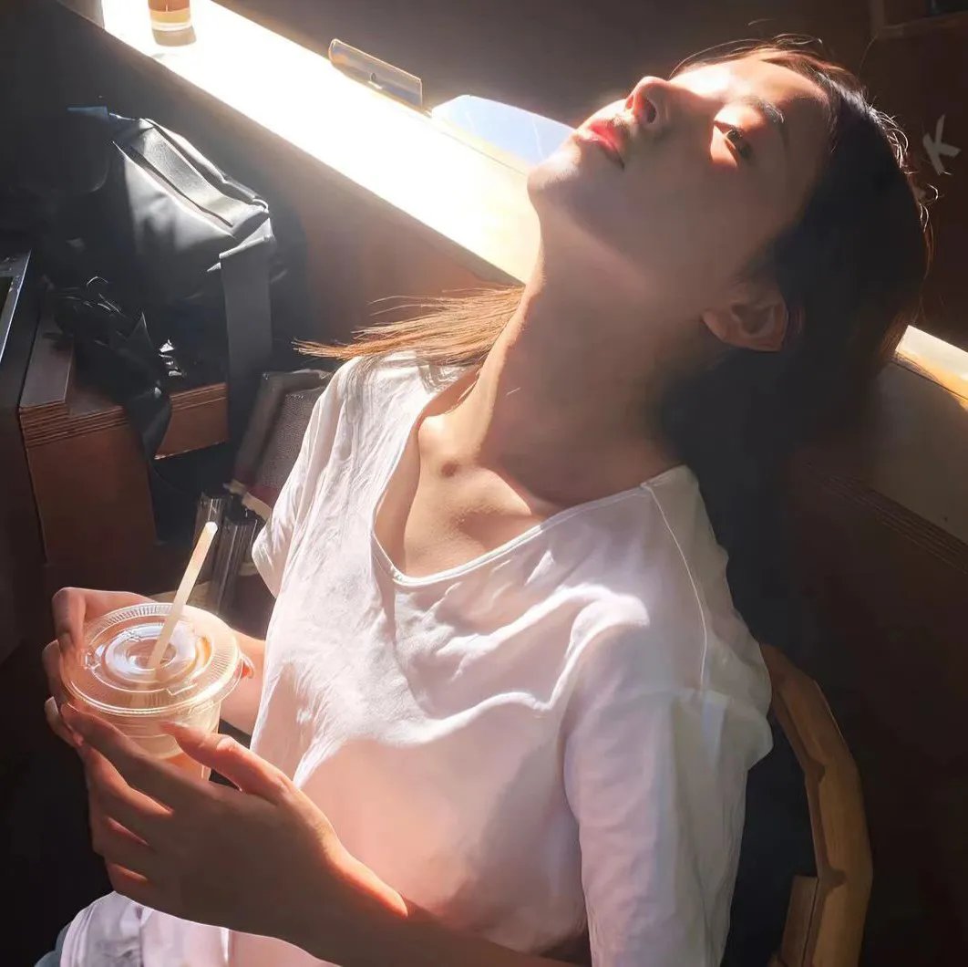 独女君未见第二季 海报